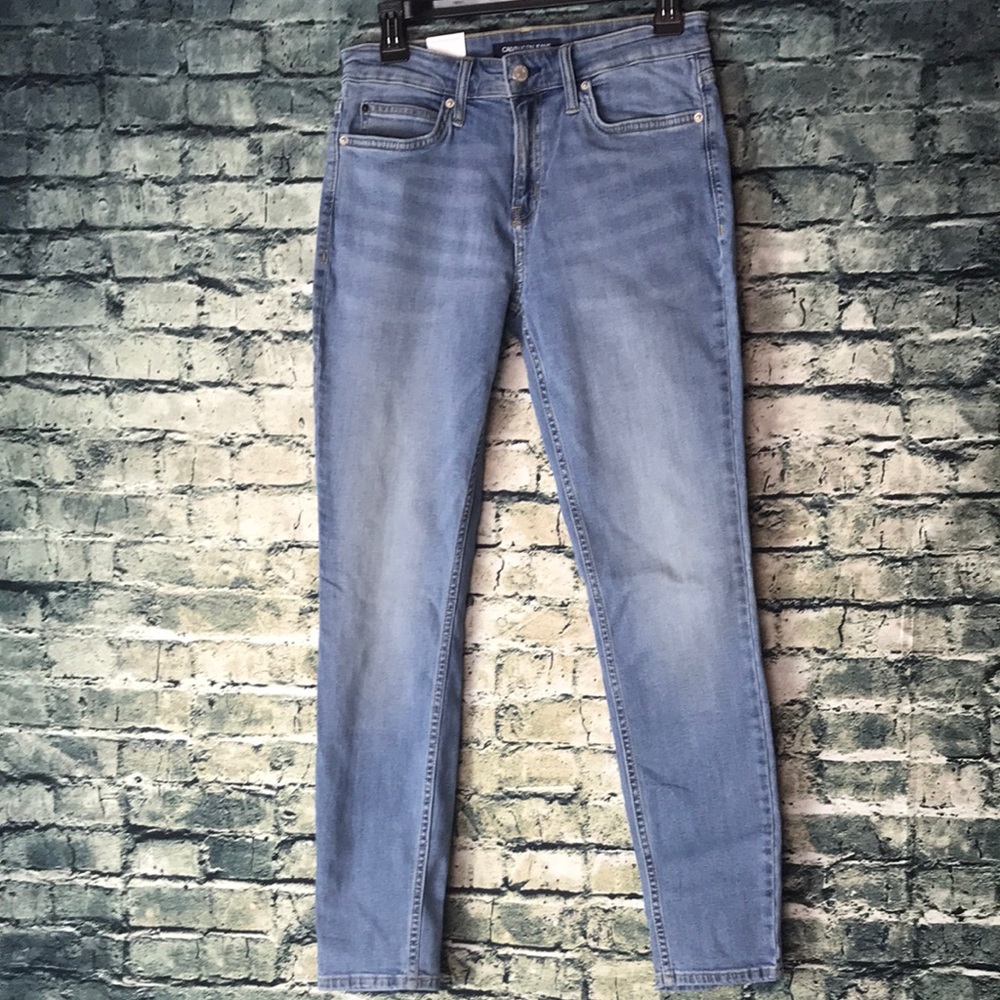 NWT very skinny Calvin Klein Midrise Jeans
